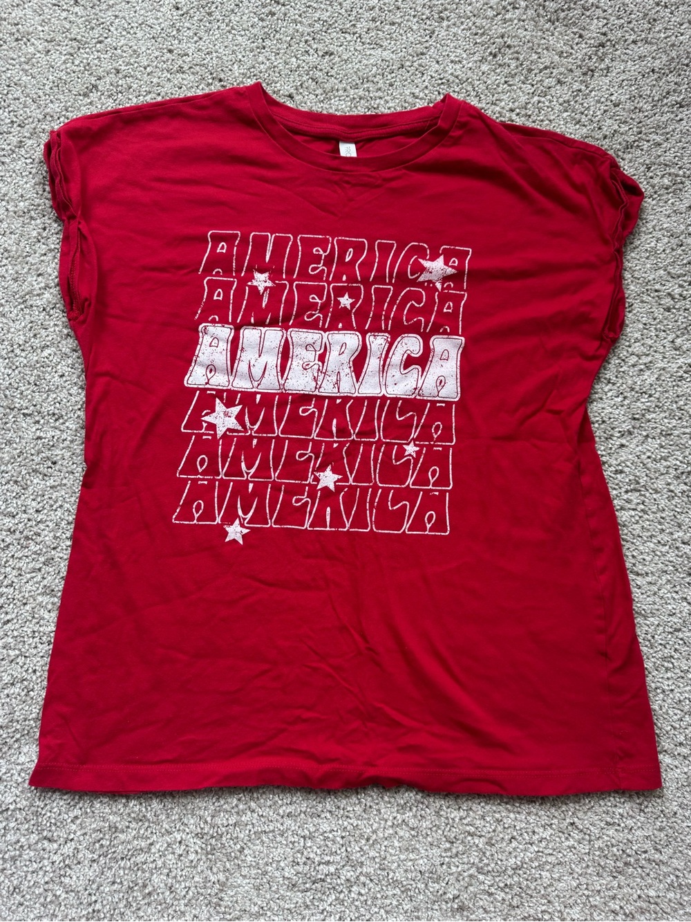 women’s red AMERICA shirt - L